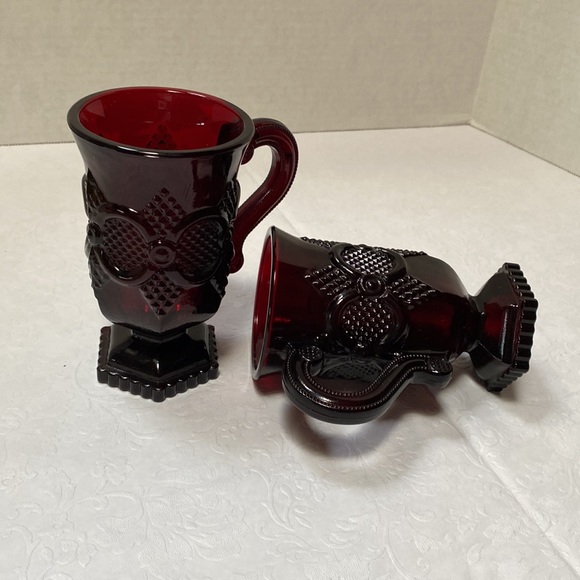 Avon Vintage Cape Cod coffee mugs. Set of 2. Ruby red. Beautiful detail. - Picture 7 of 9